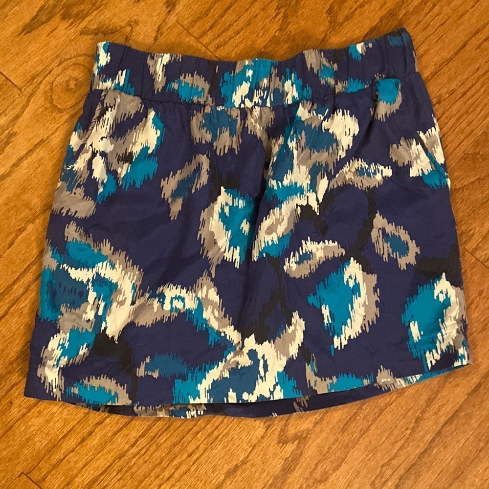 Ann Taylor Loft size medium lined skirt with pockets, beautiful colors